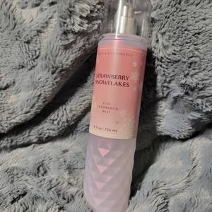 strawberry snowflakes bath & body works